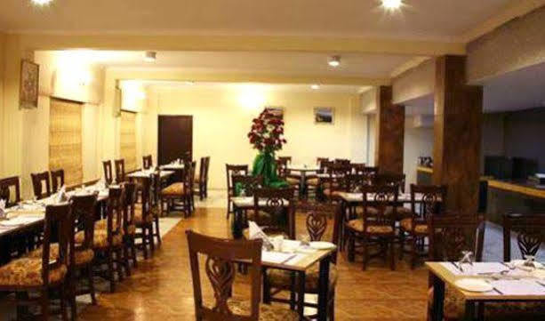 Sarovar Portico Badrinath 호텔 Joshīmath 레스토랑 사진